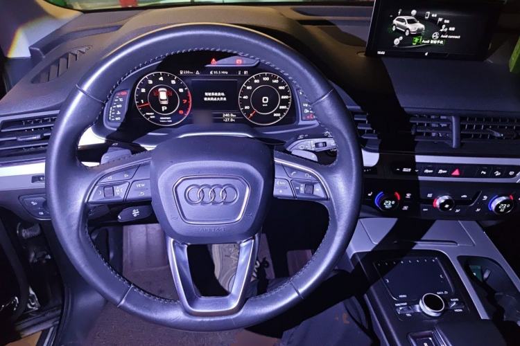 Used Audi Q7 2018 45 TFSI Technology Edition Steering Wheel