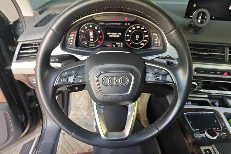 Used Audi Q7 2018 45 TFSI S line Sport Edition Steering Wheel