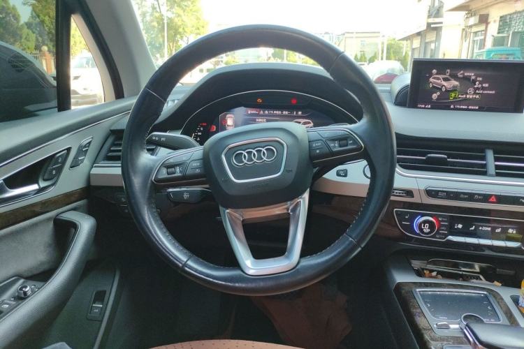 Used Audi Q7 2018 45 TFSI S line Sport Edition Steering Wheel