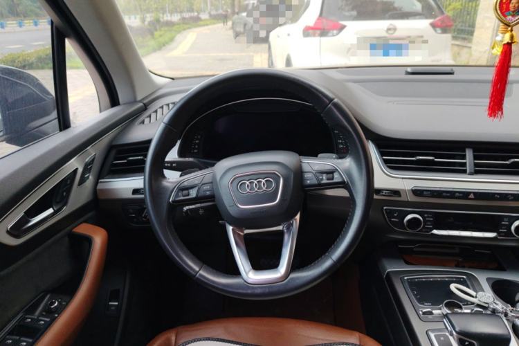 Used Audi Q7 2018 40 TFSI S line Sport Edition Steering Wheel