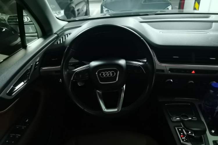Used Audi Q7 2018 45 TFSI Technology Edition Steering Wheel