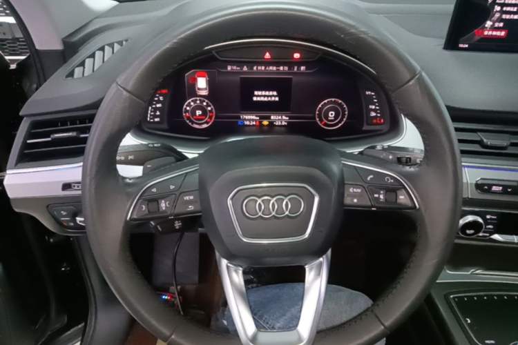 Used Audi Q7 2018 40 TFSI S line Sport Edition Steering Wheel