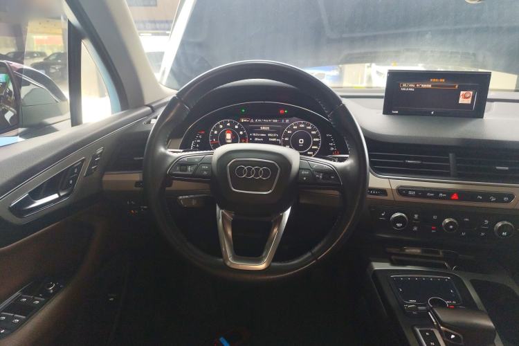 Used Audi Q7 2018 40 TFSI Comfort Model Steering Wheel