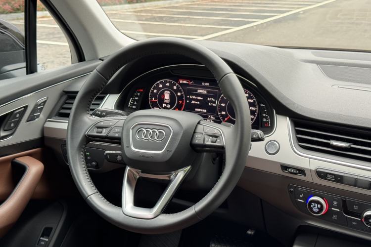 Used Audi Q7 2018 40 TFSI Comfort Model Steering Wheel