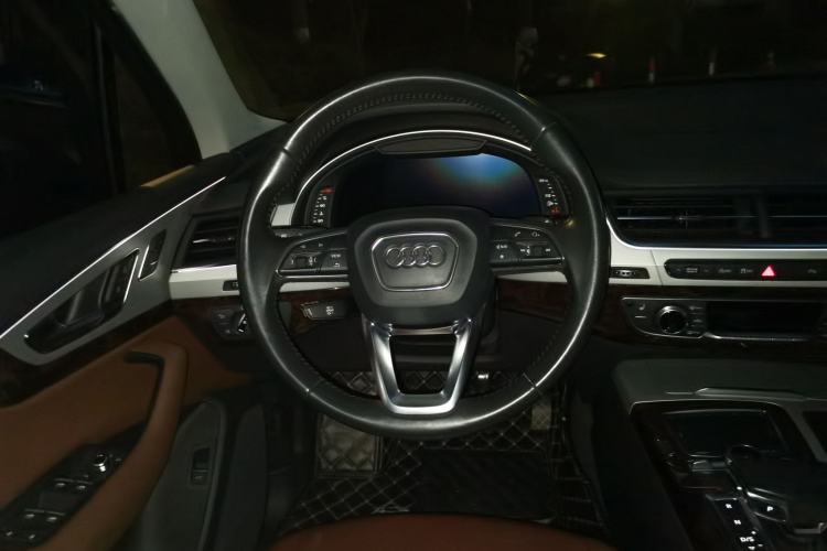 Used Audi Q7 2018 45 TFSI S line Sport Edition Steering Wheel