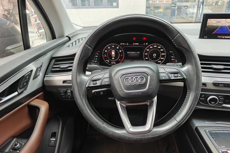Used Audi Q7 2018 40 TFSI Comfort Model Steering Wheel