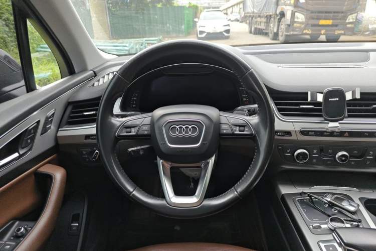 Used Audi Q7 2018 45 TFSI Technology Edition Steering Wheel