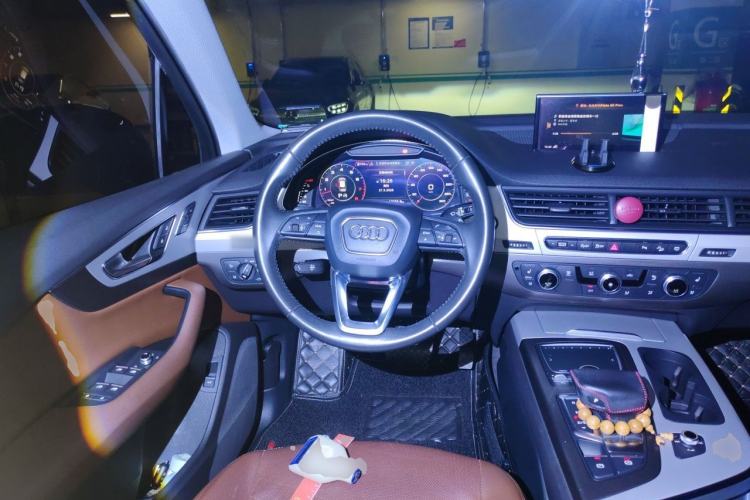 Used Audi Q7 2018 45 TFSI Technology Edition Steering Wheel