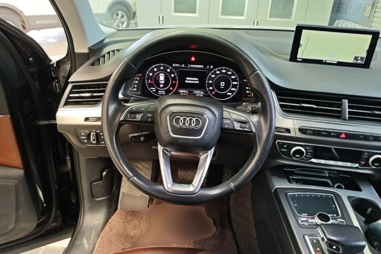 Used Audi Q7 2018 40 TFSI Comfort Model Steering Wheel