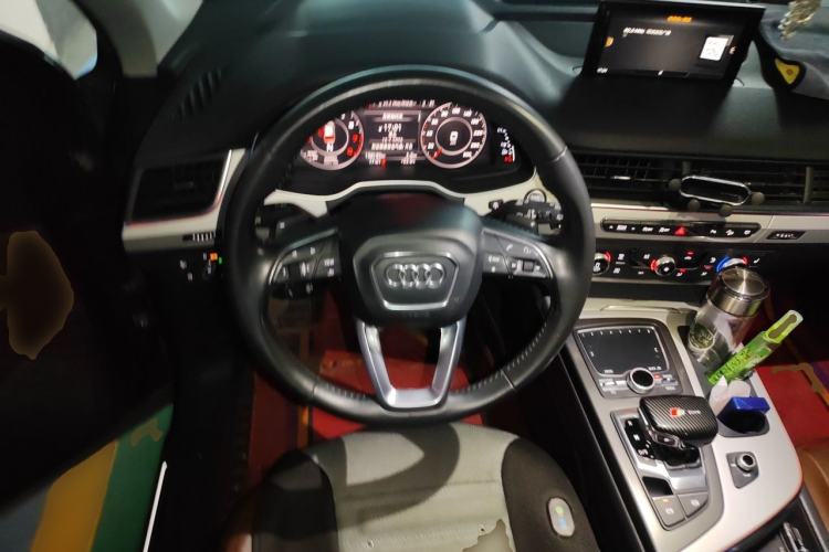 Used Audi Q7 2018 40 TFSI Comfort Model Steering Wheel
