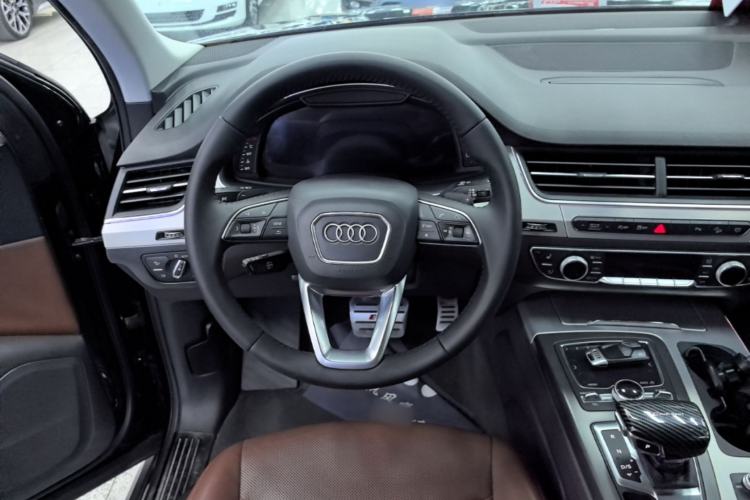 Used Audi Q7 2018 40 TFSI Comfort Model Steering Wheel