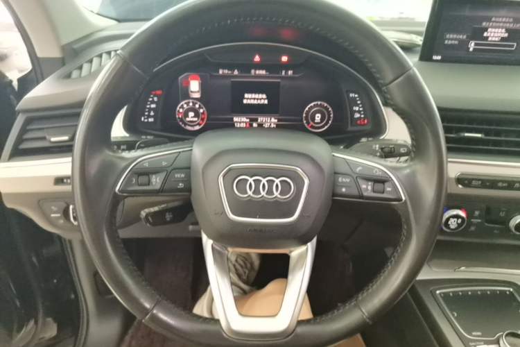 Used Audi Q7 2018 45 TFSI Technology Edition Steering Wheel
