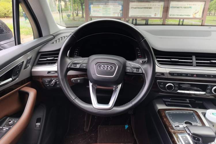 Used Audi Q7 2018 45 TFSI Technology Edition Steering Wheel