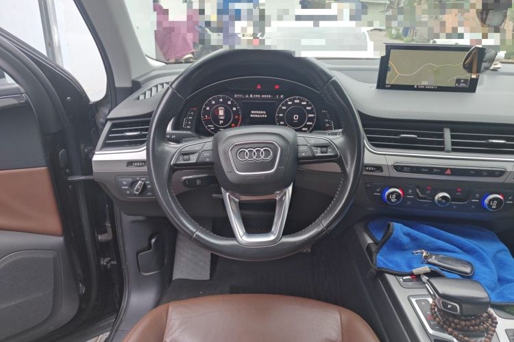 Used Audi Q7 2018 40 TFSI Comfort Model Steering Wheel