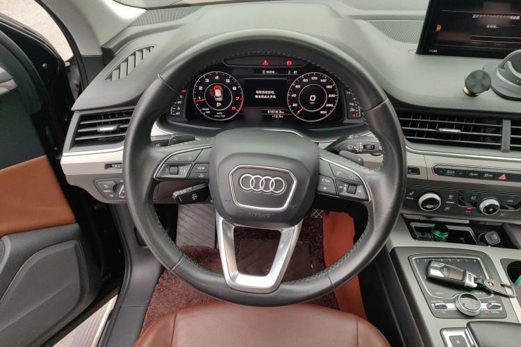 Used Audi Q7 2018 40 TFSI Comfort Model Steering Wheel