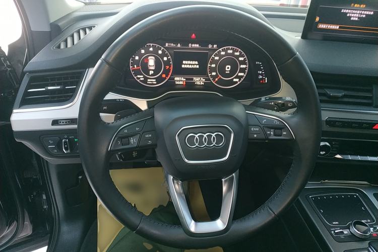 Used Audi Q7 2018 40 TFSI Comfort Model Steering Wheel