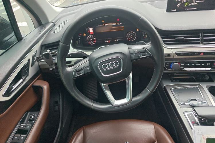 Used Audi Q7 2018 40 TFSI Comfort Model Steering Wheel