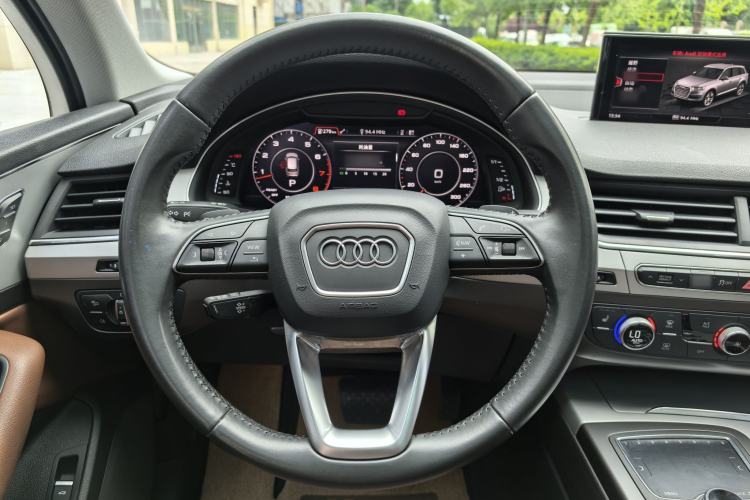 Used Audi Q7 2018 45 TFSI Technology Edition Steering Wheel