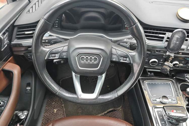 Used Audi Q7 2018 40 TFSI Comfort Model Steering Wheel