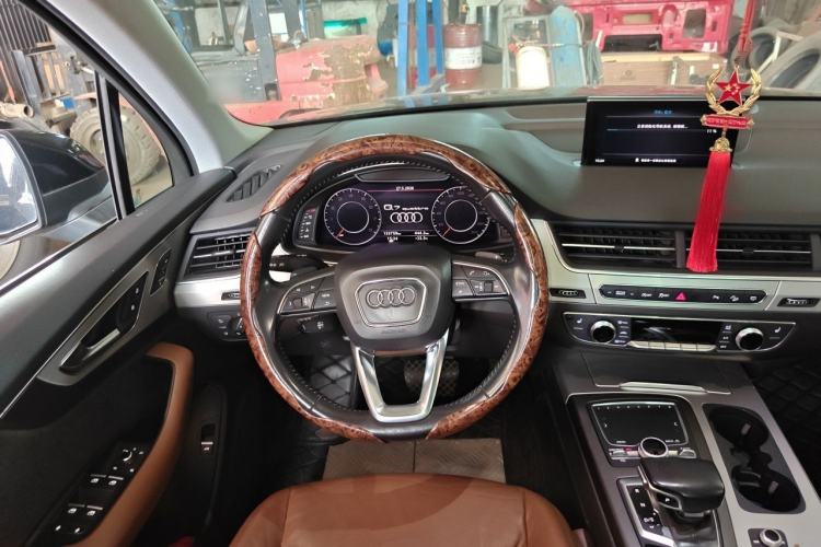 Used Audi Q7 2018 40 TFSI Comfort Model Steering Wheel