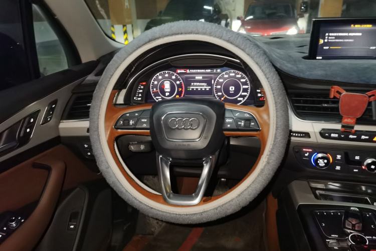 Used Audi Q7 2018 45 TFSI Technology Edition Steering Wheel