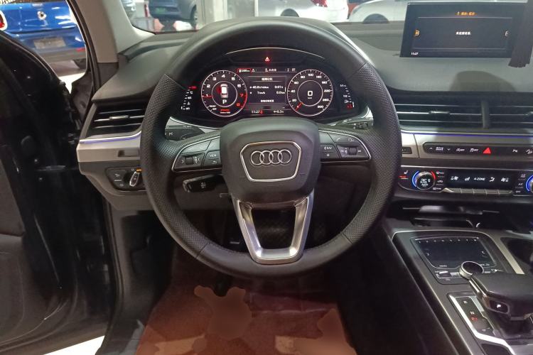 Used Audi Q7 2018 40 TFSI Comfort Model Steering Wheel