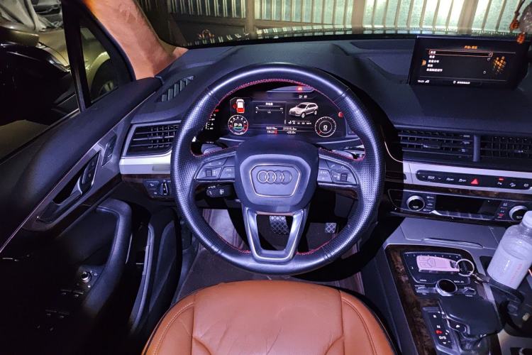 Used Audi Q7 2018 45 TFSI S line Sport Edition Steering Wheel