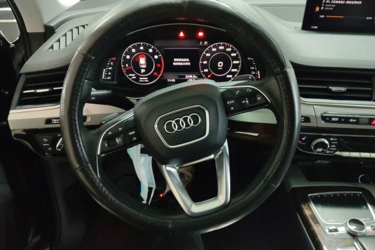 Used Audi Q7 2018 45 TFSI Technology Edition Steering Wheel