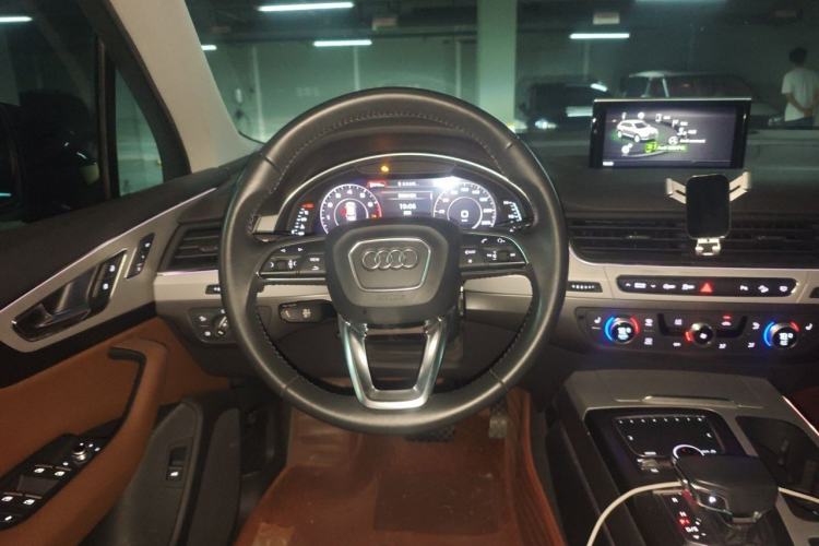 Used Audi Q7 2018 45 TFSI Technology Edition Steering Wheel