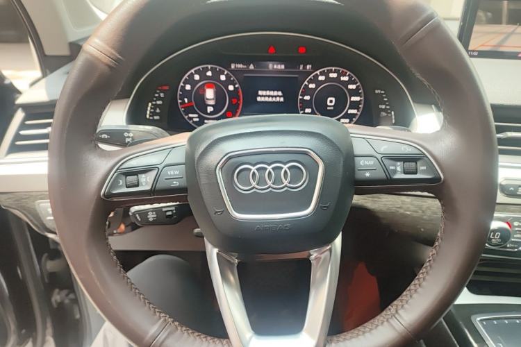 Used Audi Q7 2018 45 TFSI Technology Edition Steering Wheel