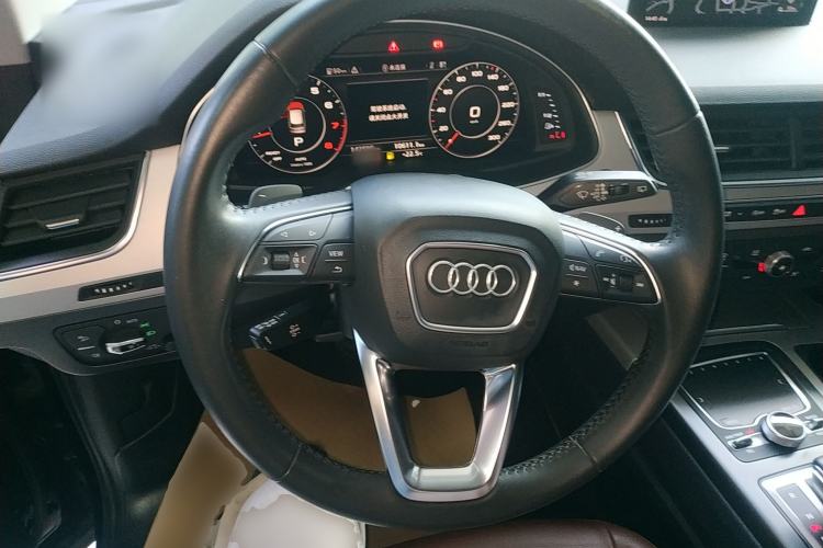Used Audi Q7 2018 40 TFSI Comfort Model Steering Wheel