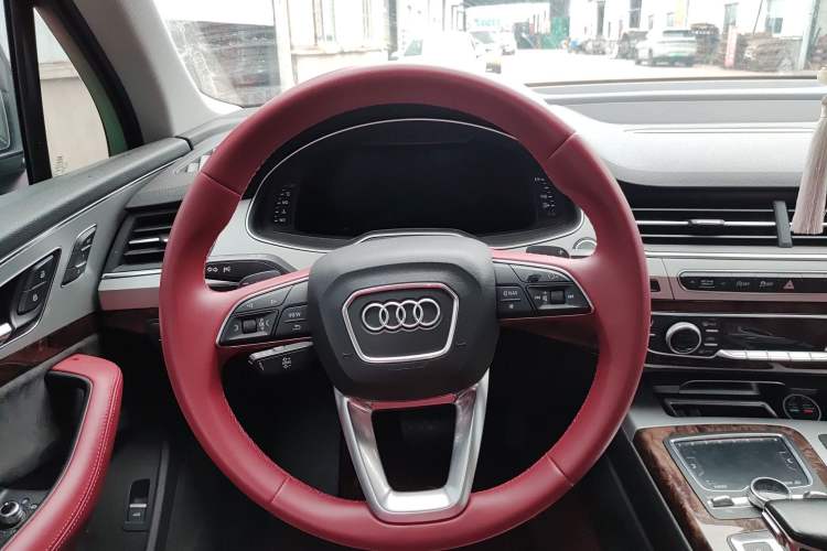 Used Audi Q7 2018 45 TFSI Technology Edition Steering Wheel