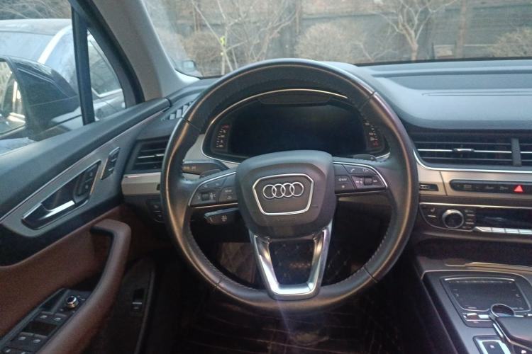 Used Audi Q7 2018 40 TFSI S line Sport Edition Steering Wheel
