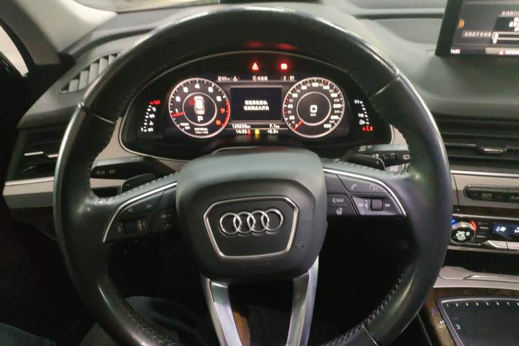 Used Audi Q7 2018 45 TFSI Technology Edition Steering Wheel