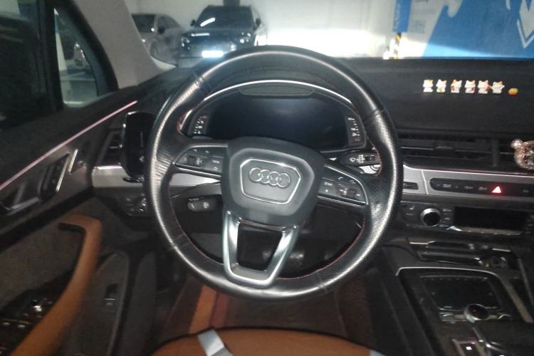 Used Audi Q7 2018 40 TFSI S line Sport Edition Steering Wheel