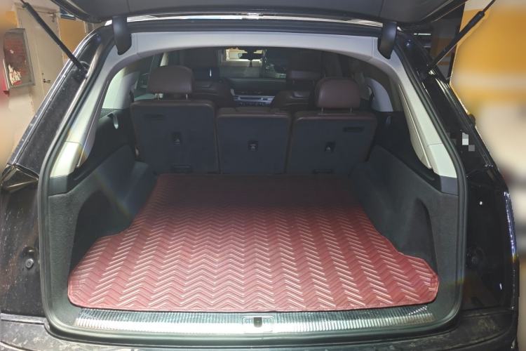 Used Audi Q7 2018 40 TFSI Comfort Model Trunk