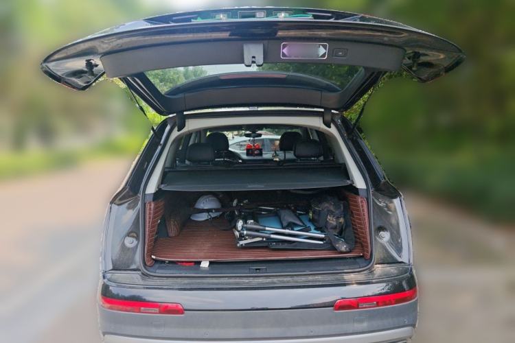 Used Audi Q7  Trunk