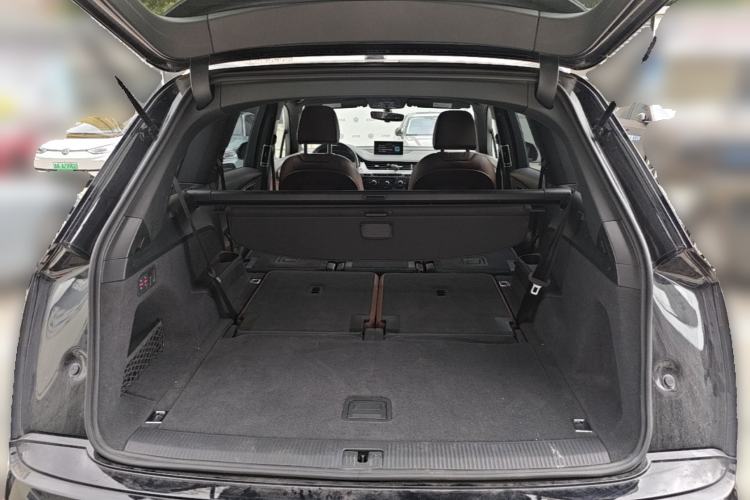 Used Audi Q7  Trunk