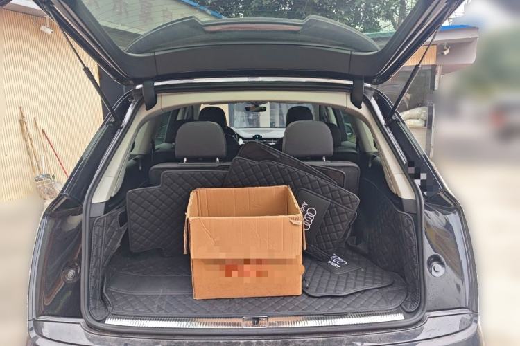 Used Audi Q7 2018 40 TFSI Comfort Model Trunk