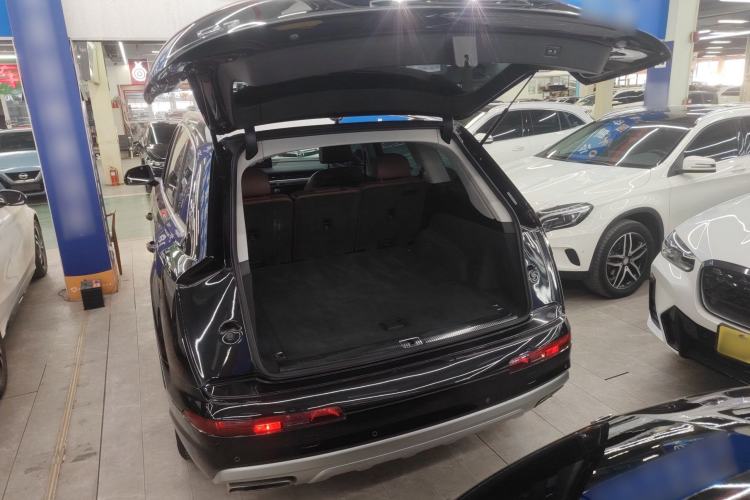 Used Audi Q7 2018 45 TFSI Technology Edition Trunk
