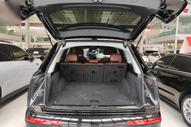 Used Audi Q7 2018 45 TFSI Technology Edition Trunk