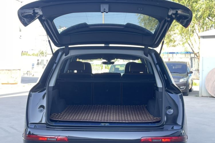 Used Audi Q7 2018 45 TFSI Technology Edition Trunk
