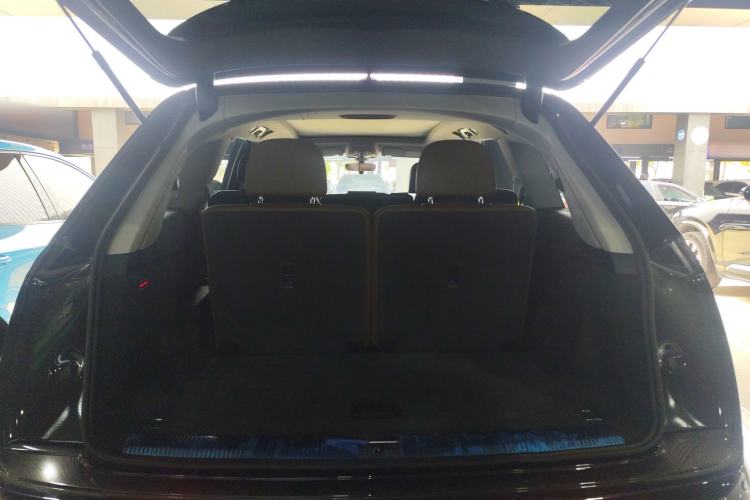 Used Audi Q7 2018 40 TFSI Comfort Model Trunk