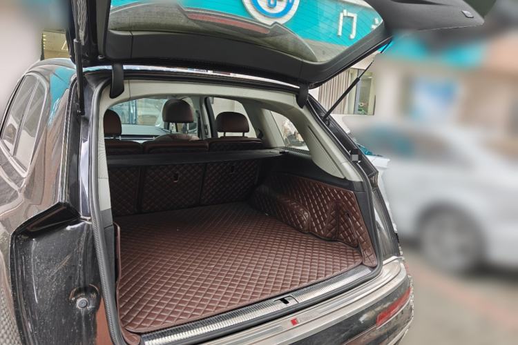 Used Audi Q7 2018 40 TFSI Comfort Model Trunk
