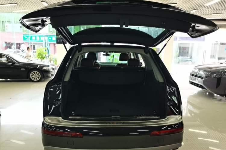 Used Audi Q7 2018 45 TFSI Technology Edition Trunk