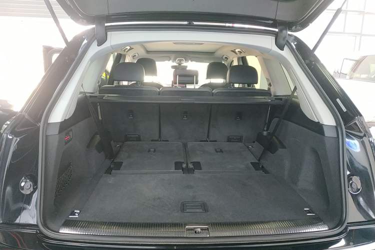 Used Audi Q7 2018 40 TFSI Comfort Model Trunk