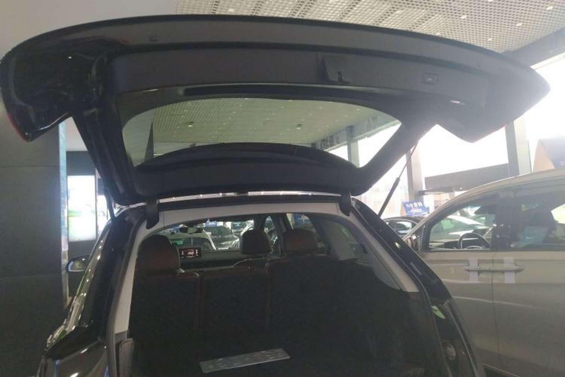 Used Audi Q7 2018 40 TFSI Comfort Model Trunk
