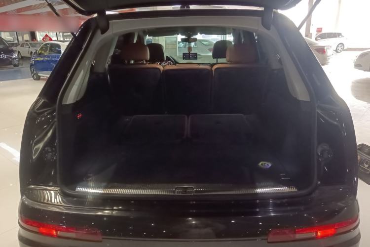 Used Audi Q7 2018 40 TFSI Comfort Model Trunk