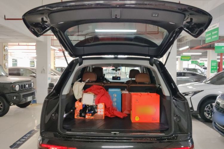 Used Audi Q7 2018 45 TFSI Technology Edition Trunk