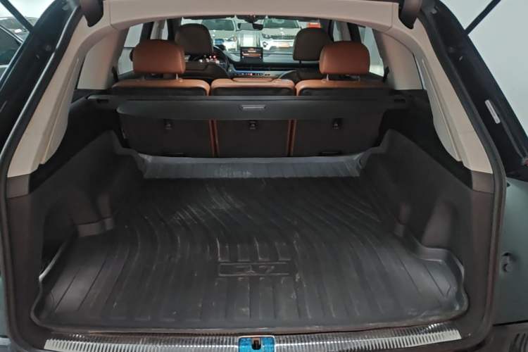 Used Audi Q7 2018 40 TFSI Comfort Model Trunk